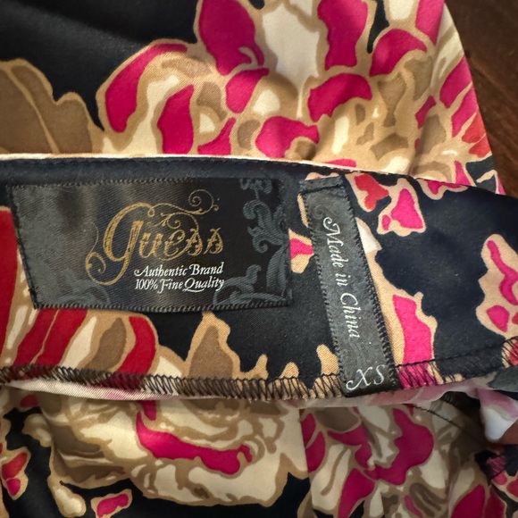 Guess vintage flowered spaghetti strap shirt size xs excellent condition - Picture 3 of 3